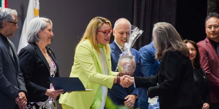 Vamos con paso fuerte y firme por más logros en la UMSNH: Yarabí Ávila