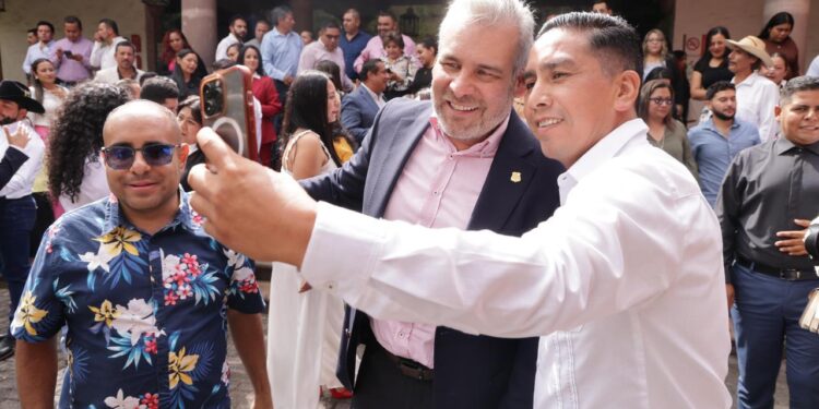 En unidad y coordinación continuará el desarrollo en los municipios: Bedolla