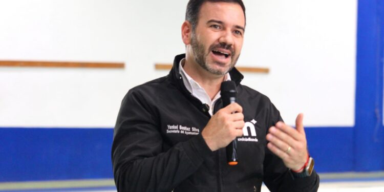 Abandera Yankel Benítez a la Selección de natación convencional y discapacidad del IMCUFIDE