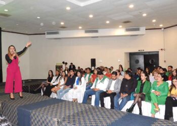 Comparte presidenta municipal Dayana Pérez experiencia como joven en el servicio público