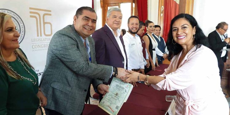 Educación para el trabajo: Congreso de Michoacán entrega constancias de capacitación a personal sindicalizado