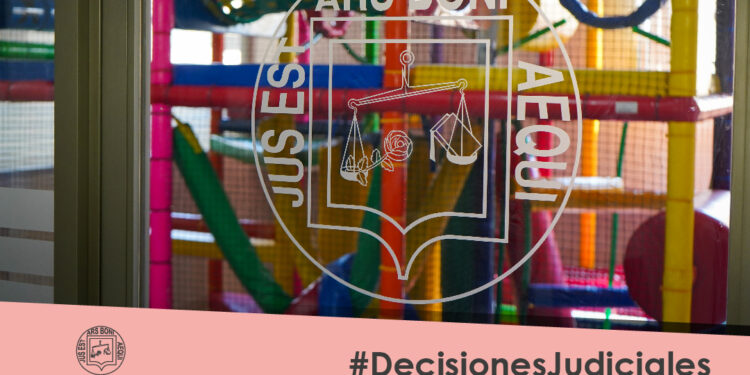 En atención al interés superior de un niño, juez familiar de Morelia decreta guardia y custodia a favor de la madre, fija pensión alimenticia y convivencia con el padre