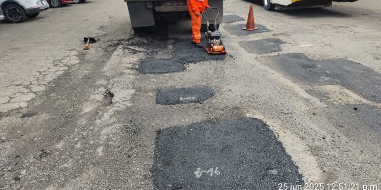 Gobierno de Morelia responde con acciones inmediatas de bacheo; interviene salida a Charo