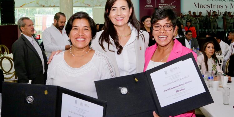 En las aulas se construye la transformación social: docentes galardonados