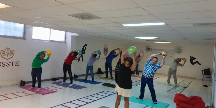 Acompaña ISSSTE a pacientes fumadores en proceso para superar su adicción