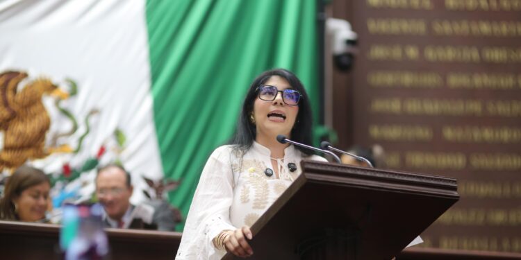 Vanhe Caratachea presenta iniciativa para garantizar derechos de la niñez migrante en Michoacán