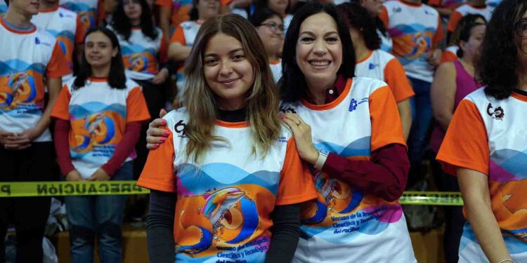 Michoacán abandera 220 estudiantes del Tec de Morelia para estancias científicas