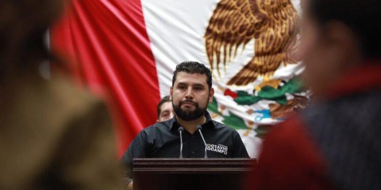 Octavio Ocampo llama a reivindicar el legado liberal de Melchor Ocampo en el Congreso de Michoacán