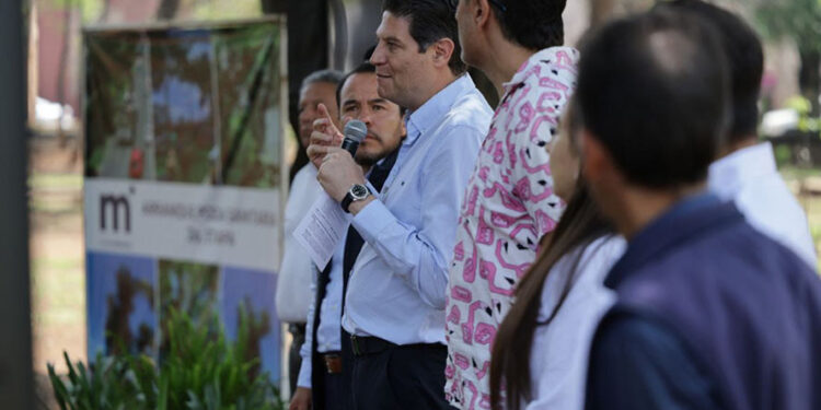 Llama Alfonso Martínez a periodistas a defender la libertad de expresión