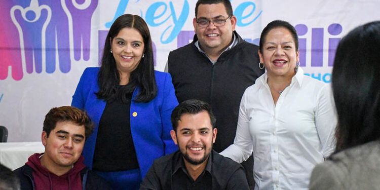 Realiza diputada Tere Herrera primer foro para construir la Ley de la Familia