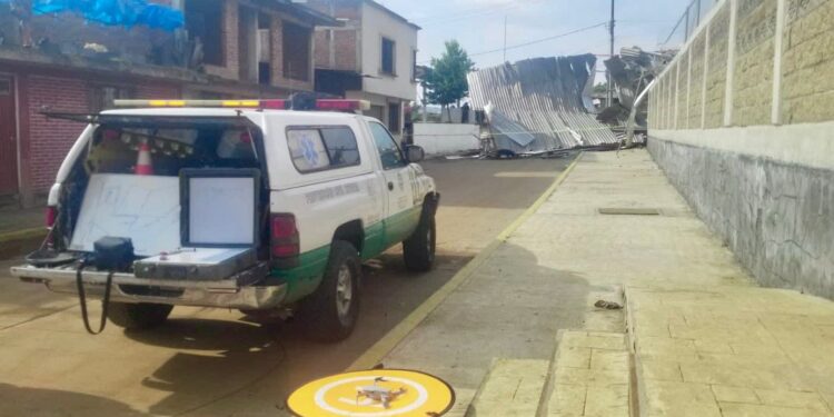 Autoridades estatales y municipales atienden afectaciones por fenómeno climático en Opopeo