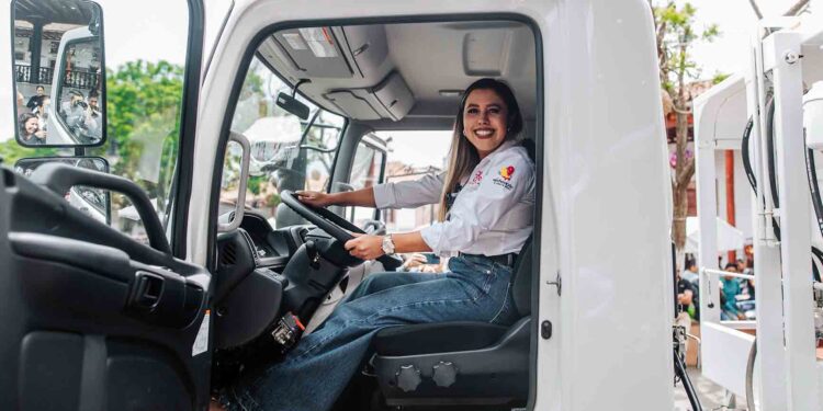 Santa Clara del Cobre estrena camión de basura tras más de 12 años de espera