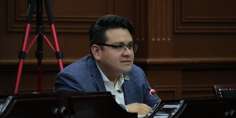 Toño Carreño condena enérgicamente detención de migrantes en Estados Unidos