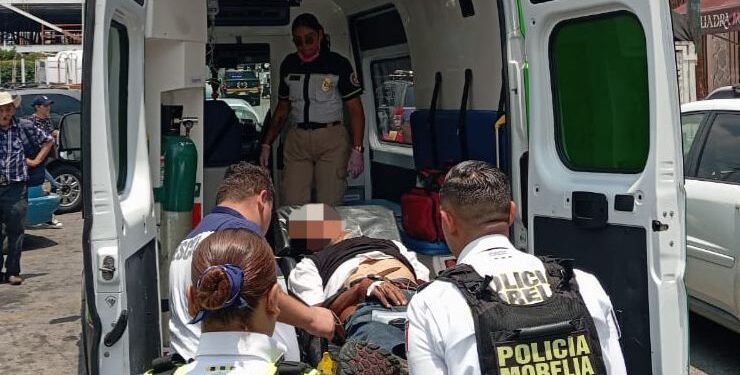 Policía Morelia auxilia a persona desvanecida en el Centro Histórico