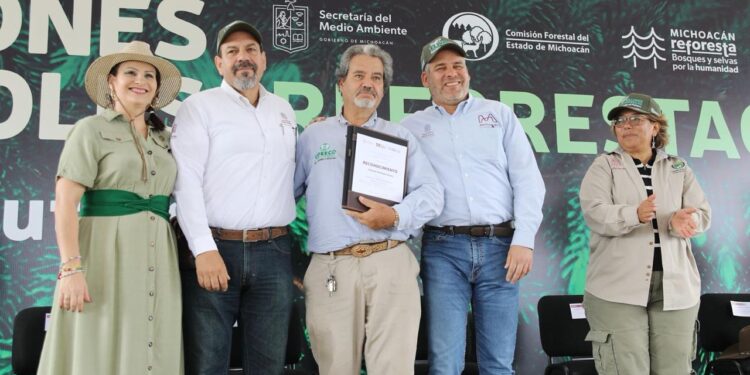Arranca Bedolla reforestación 2025; despliega ejército verde para plantar 10 millones de árboles