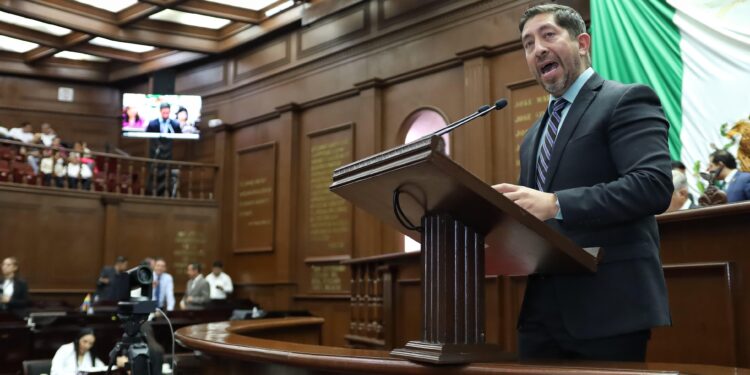 Abraham Espinoza presenta iniciativa para fortalecer atención de emergencias en Michoacán