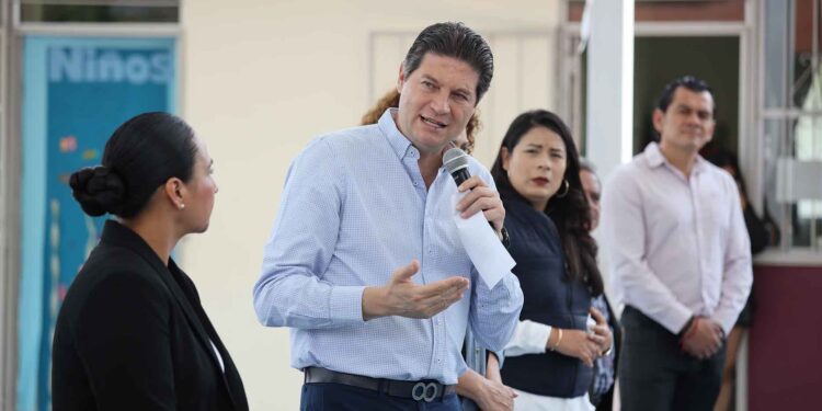 Entrega Alfonso Martínez, nuevos apoyos para la niñez moreliana