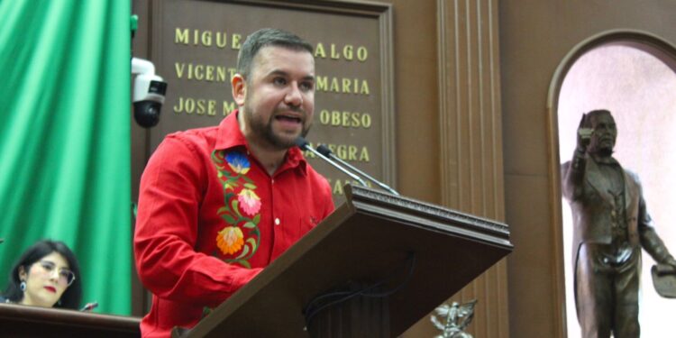 Propone Reyes Galindo reducción de regidores en municipios de Michoacán