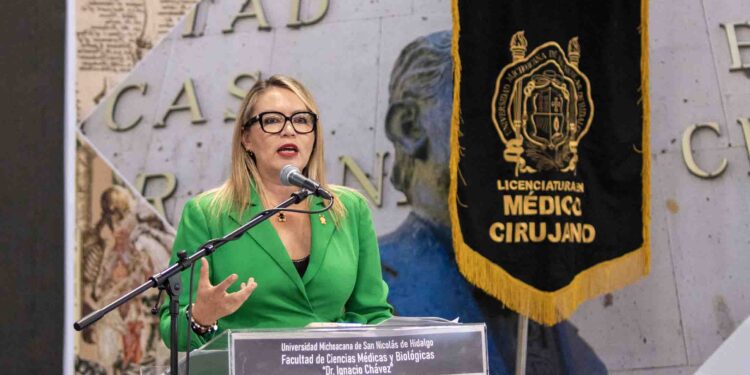 Ustedes son testimonio vivo de que los sueños se alcanzan, señala Yarabí Ávila ante graduados de Medicina