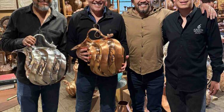 Ernesto Laguardia visita el Pueblo Mágico de Santa Clara del Cobre