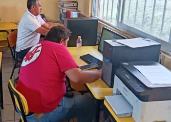 SEE brinda mantenimiento a equipo tecnológico en las escuelas