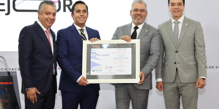 Recibe Bedolla certificación histórica por proceso del gasto público de Michoacán