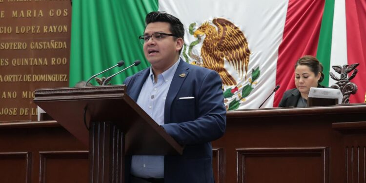 Con respaldo del Colegio de Economistas, Hugo Rangel propone reforma a la Ley Orgánica Municipal