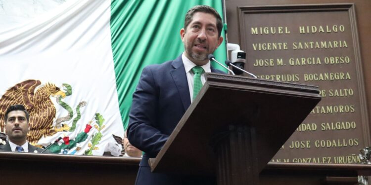 Con respaldo del Colegio de Economistas, Hugo Rangel propone reforma a la Ley Orgánica Municipal
