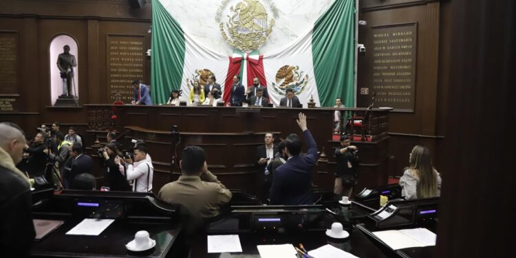 Con respaldo del Colegio de Economistas, Hugo Rangel propone reforma a la Ley Orgánica Municipal