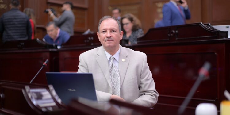 David Martínez presenta iniciativa de reforma de ley para fortalecer la prevención de la discriminación