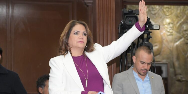 A parlamento abierto la alternancia de género: Fabiola Alanís