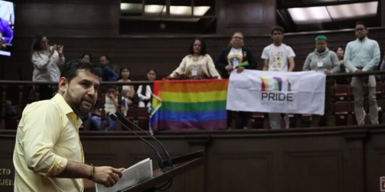 Octavio Ocampo presenta iniciativa impulsada por PRIDE Michoacán para destinar 2% del financiamiento público de partidos políticos a la formación y empoderamiento de la comunidad LGBTTTIAQ+