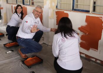 Arranca Bedolla programa para pintar y transformar escuelas en entornos de paz