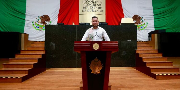 Participa Reyes Galindo en Foro mezcalero en Durango para una producción sustentable