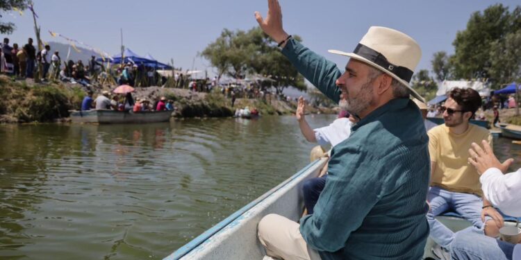 Por decretarse otras 8 mil ha de conservación en la cuenca del lago de Pátzcuaro: Bedolla