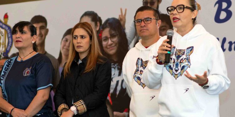 Queremos que la UMSNH sea un espacio seguro para sus hijas e hijos, señala Yarabí Ávila ante mamás y papás