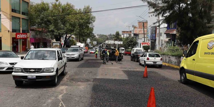 Gobierno de Morelia realiza bacheo en zona de la Poza Rica