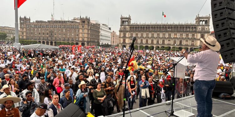 Michoacanos encabezan Marcha Nacional por Nuestras Tradiciones en el Zócalo de CDMX