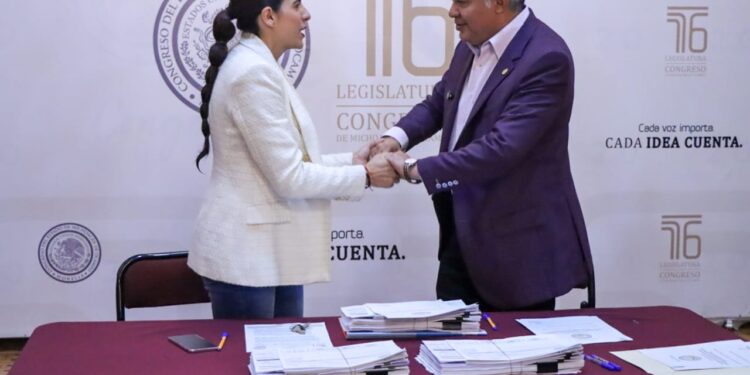 En acto de Entrega – Recepción, Giulianna Bugarini recibe formalmente la Presidencia de la Mesa Directiva del Congreso