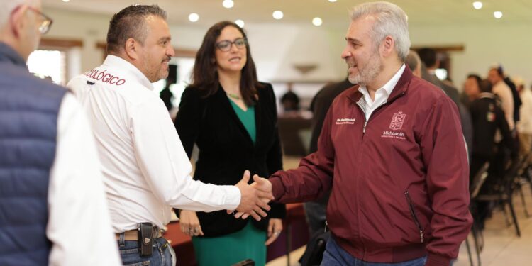 Con estrategia integral, avanza rescate del lago de Pátzcuaro: Bedolla