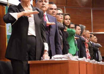 Reconocen a 53 alumnos ganadores de la Olimpiada Infantil; son un ejemplo afirmó Gabriela Molina Aguilar