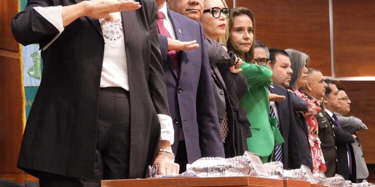 Reconocen a 53 alumnos ganadores de la Olimpiada Infantil; son un ejemplo afirmó Gabriela Molina Aguilar