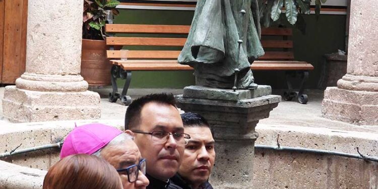 “La paz del Cristo Resucitado, desarmada y desarmante, humilde y perseverante”