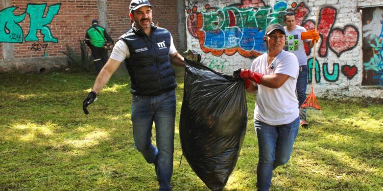 En colonia Cayetano Andrade, encabeza Yankel Benítez jornada de limpieza
