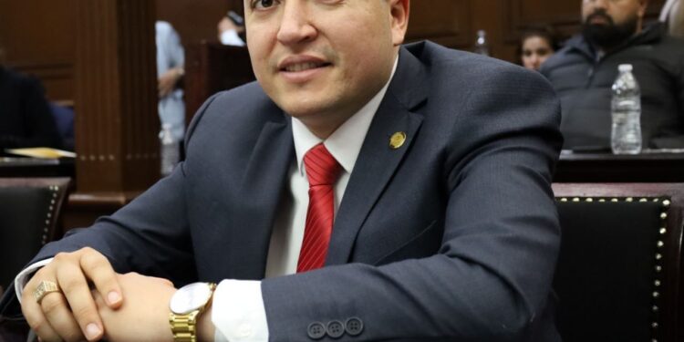 Aprueban iniciativa que presentó Vicente Gómez para incluir la igualdad de género en ámbito empresarial