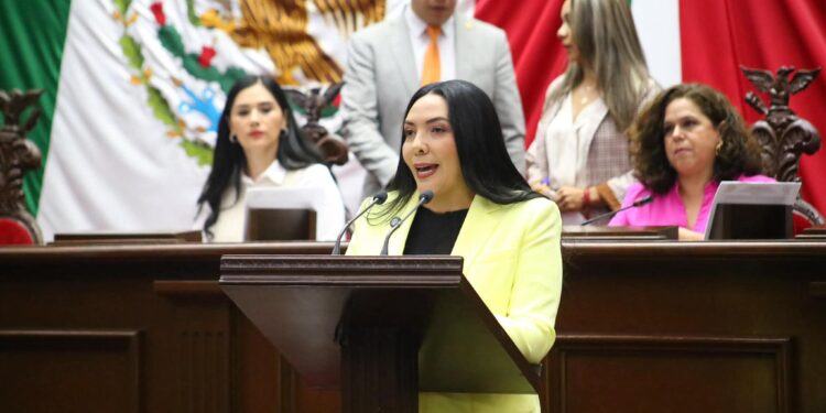 Impulsa Adriana Campos reforma para garantizar la salud integral del hombre en Michoacán