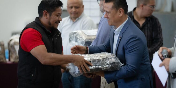 Entrega Gobierno de Michoacán uniformes a 44 rondas comunitarias de autogobiernos indígenas