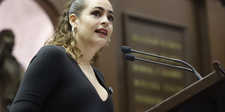 Garantizar intérpretes de señas en todas las oficinas públicas, propone Vanhe Caratachea