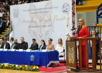 Humanismo, principal valor que deben demostrar como egresados: Yarabí Ávila