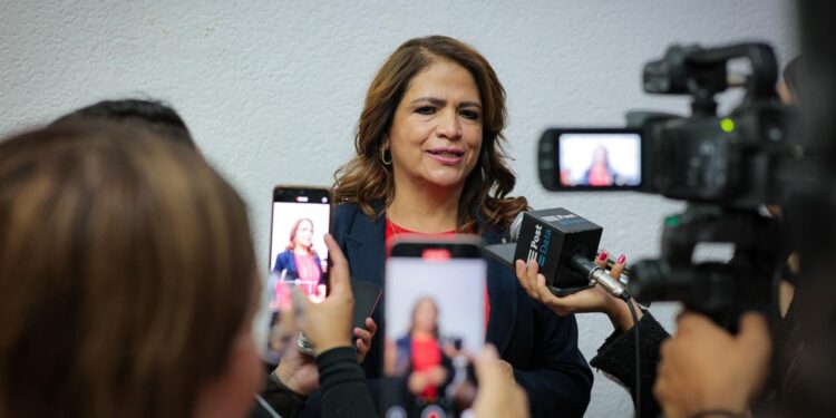 Nuestros paisanos no están solos, Michoacán los abraza y los defiende: Fabiola Alanís